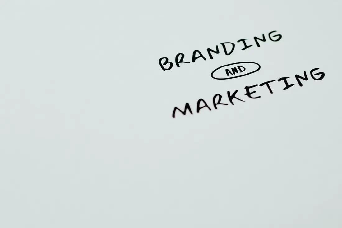 Ton de brand și mesaj coerent — copywriting eSys Agency