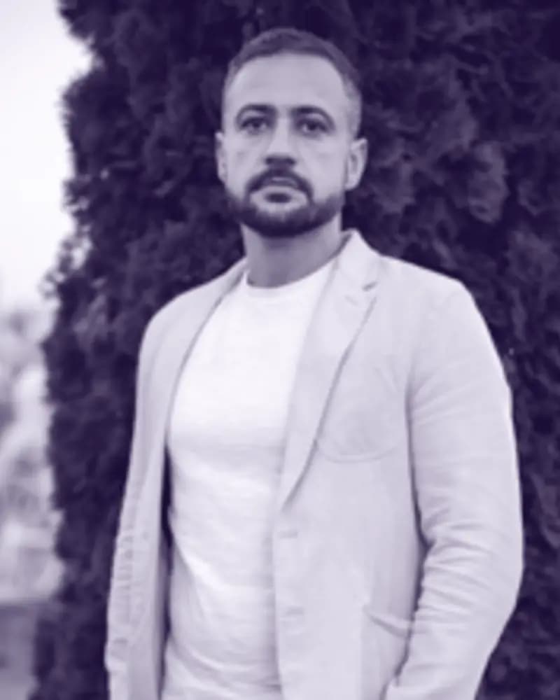 Cristi — Creative Director & Brand Specialist
